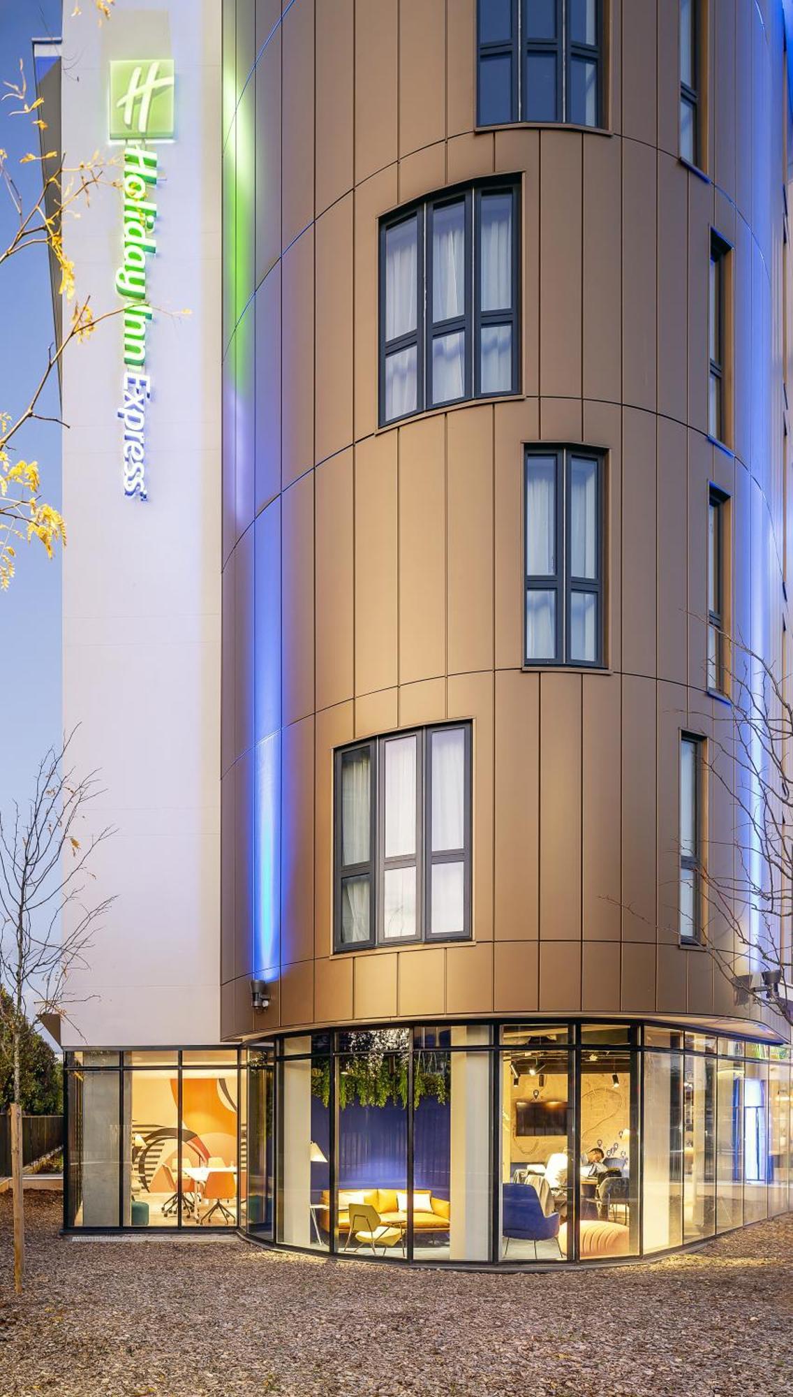 Holiday Inn Express Paris - Poissy By Ihg Exterior foto